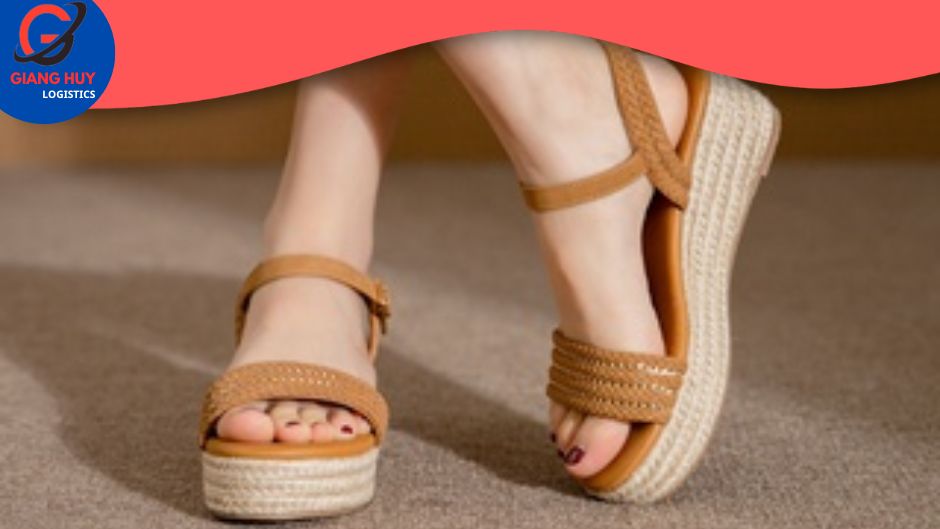 Mẫu sandal thời trang với thiết kế trẻ trung và phong cách